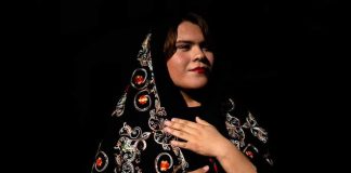 Ariel Serrano, primera mujer trans que cantó en Los Pinos. Cantante trans Ariel Serrano.