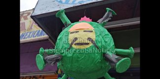 Venden piñatas del coronavirus.