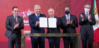 Confirma AMLO construcción de otra garita en Tijuana. AMLO y representantes de iniciativa privada