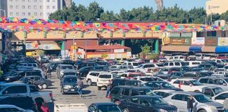 Cerraron Mercado Hidalgo y Central de Abastos por exceso de personas. Estacionamiento del Mercado Hidalgo