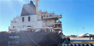 Trasladan buque Triumph a Ensenada, representaba un peligro. Llegó e buque Triumph a Ensenada
