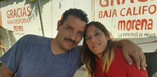 Jerry y Elizabeth; el mundo necesita más parejas así. Jerry Garza y Elizabeth Iglesias en Tijuana
