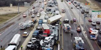 VIDEO: Freeway congelado en EU causó carambola de casi 100 vehículos. Carambola en freewar de Estados Unidos