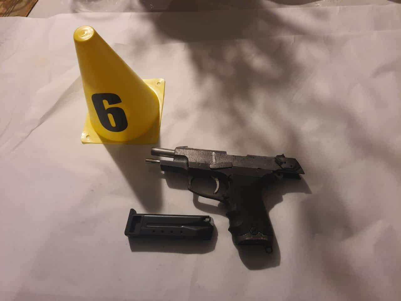 Otra arma decomisada a secuestradores en Tijuana.