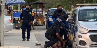 VIDEO: Policías matan a mujer detenida en Tulum. Policías matan a mujer detenida en Tulum.