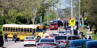 Un muerto y un oficial herido en escuela de Knoxville. Tiroteo en escuela de Knoxville. FOTO, Reuters