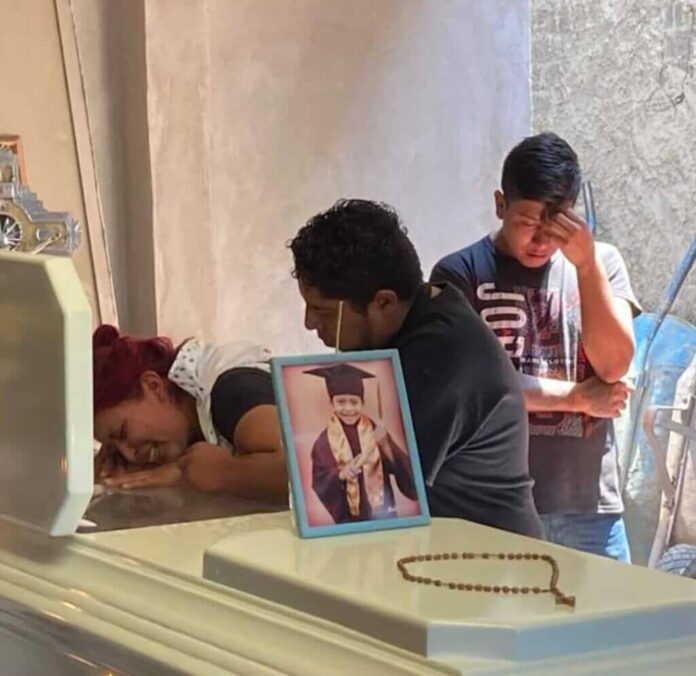Despiden a Brandon Giovanny, de 12 años.