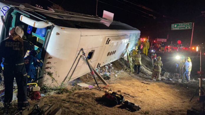 Accidente deja al menos 7 muertos en Rosarito