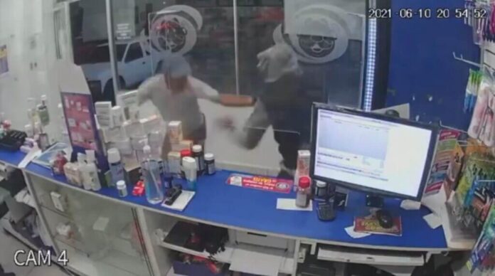 Asalto en farmacias similares en Tijuana