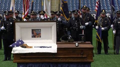 Despiden con honores a perro policía en Estados Unidos Despiden con honores a perro policía en Estados Unidos