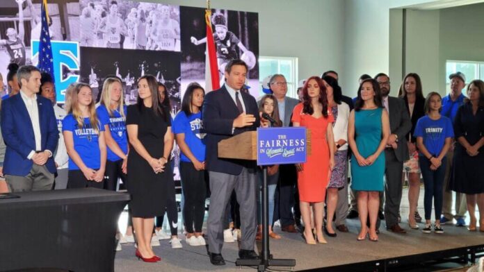 Gobernador de Florida firma ley de género