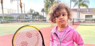 Niña de dos años es casi igual de inteligente que Einstein. Niña de dos años con coeficiente de Einstein
