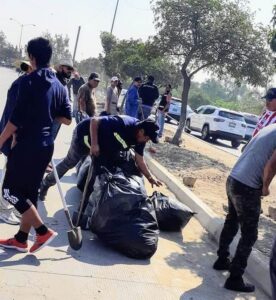 Vendedores ambulantes de la garita de Otay en jornada de limpieza