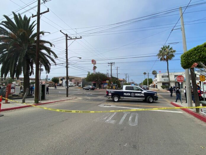 Hombre se atrincheró en Oxxo de Playas de Tijuana