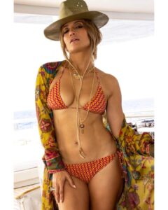 JLo luce una figura espectacular a sus 52 años