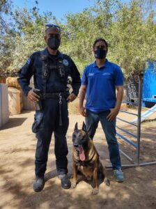 Periodista José Ibarra con Fernando Paniaugua y Beto de la unidad K9
