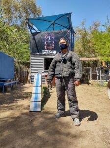 Periodista José Ibarra en entrenamiento de unidad K9