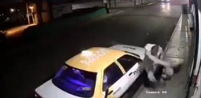 Taxista golpea a mujer en Pachuca