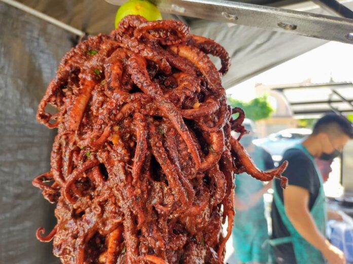 Trompo de pulpo adobado en Le Taquié