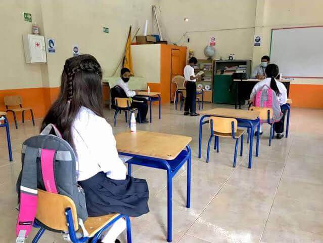 Alumnos regresaron a las aulas Alumnos regresaron a las aulas