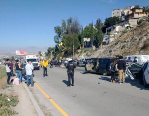 Bulevar Rosas Magallón en Tijuana se ha vuelto peligro con las unidades pesadas