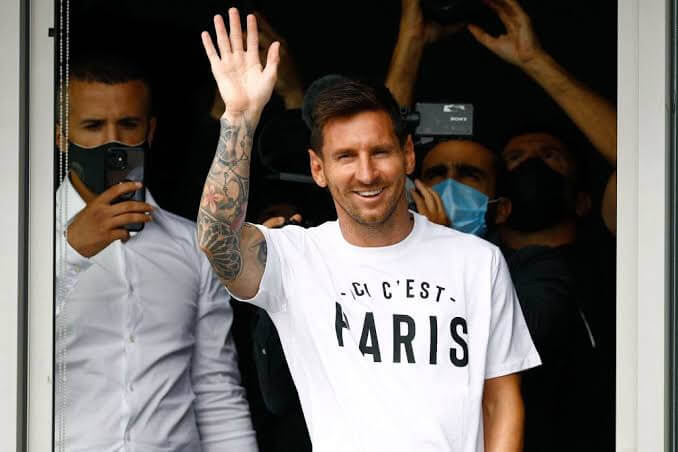 Messi llegó a París para firmar con el PSG Messi llegó a París para firmar con el PSG