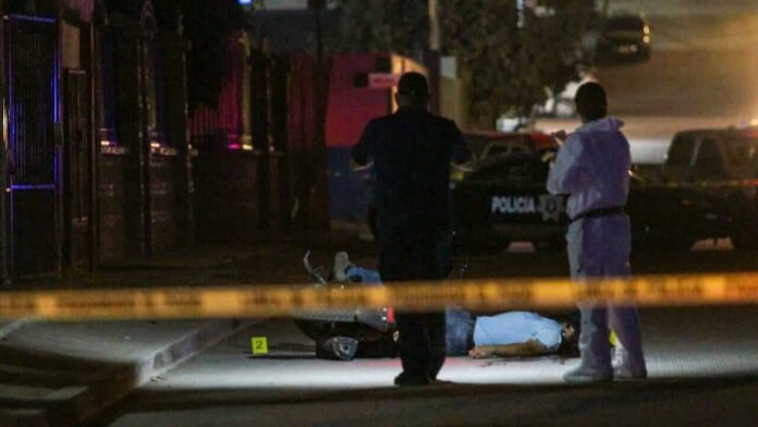 Asesinan a hombre en moto en Tijuana