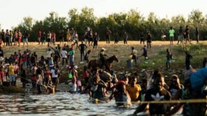 Caravana migrante en los límites de EU