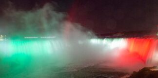 Las cataratas del Niágara se visten de México. Cataratas del Niagara se pintan de verde, blanco y rojo