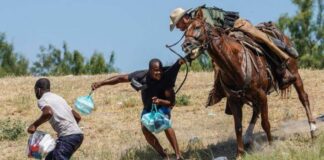 Condenan uso de látigo contra migrantes en Texas. Condenan uso de látigo contra migrantes en Texas