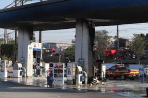Explota bomba de gasolina en Tijuana