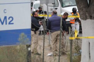 Fallece trailero al revisar su unidad