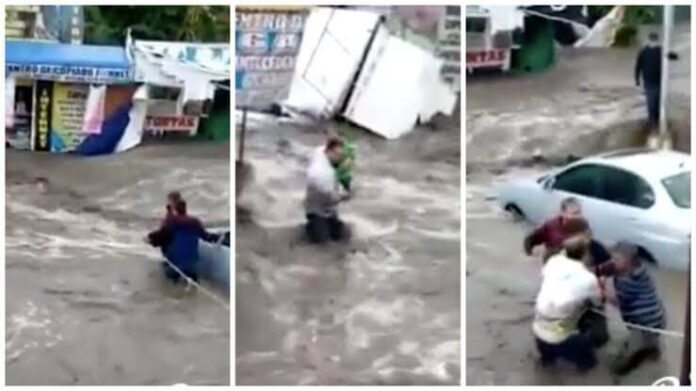 Personas rescatan a bebé atrapado durante las lluvias en Ecatepec