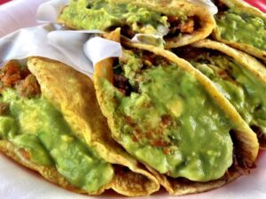 Tacos de carne asada en Tijuana