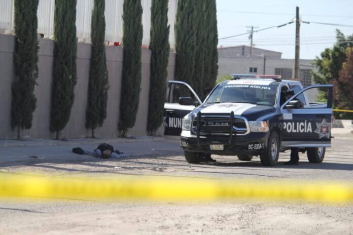 Asesinan a hombre en Parque Industrial de Tijuana, Foto de Margarito Martínez Esquivel 4-4