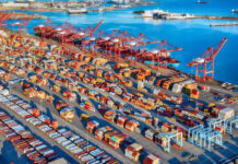 VIDEO: Buques de carga varados en EU; crisis podría durar hasta 2022. Contenedores con mercancías en los puertos
