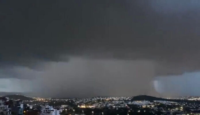Cortina de lluvia en Querétaro