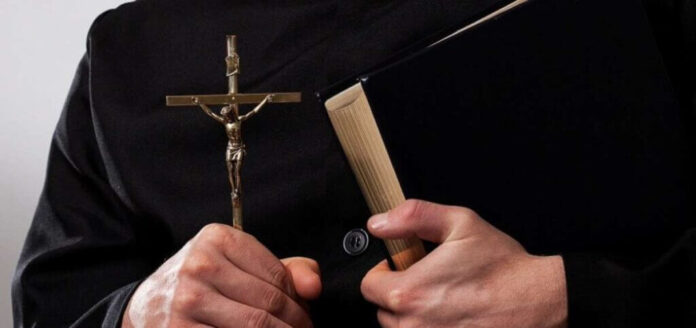 Sacerdotes acusados de abuso Sacerdotes acusados de abuso