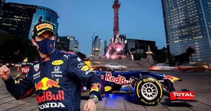 Checo Pérez con Red Bull