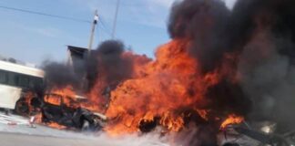 VIDEO: Tráiler pierde el control y se lleva varios autos en México. Impresionante accidente con tráiler involucrado