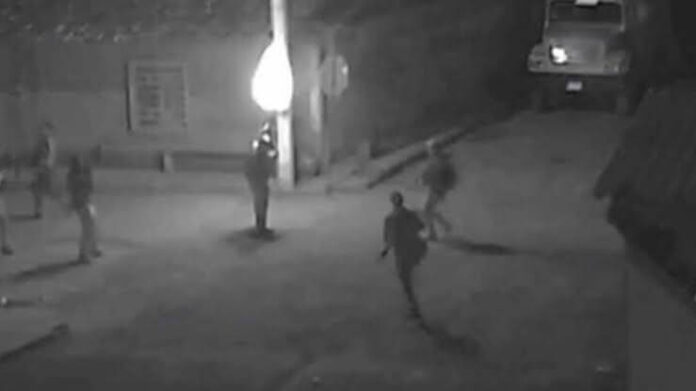 Atacan narcos con drones