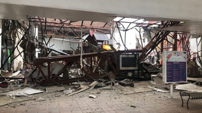 Colapsa techo en centro comercial de Otay en Tijuana