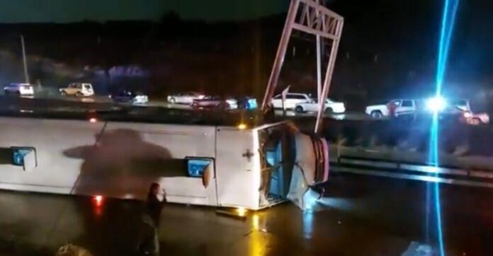 Volcadura de camión en Tijuana