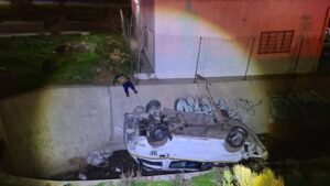 Volcadura de Taxi en Libramiento Sur, foto Arturo Rosales