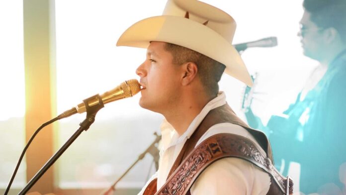 Cantante Xavier Flores