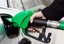 México implementa plan para reducir comisiones en pagos digitales en gasolineras. Gasolina