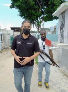 Todo el tiempo estuvimos escoltados por hombres armados