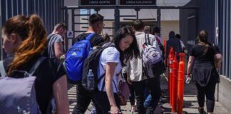Ucranianos no tendrán que pasar por México para obtener asilo en Estados Unidos. Garita peatonal entre México y Estados Unidos