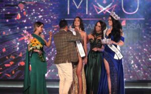 Coronación de Irma Miranda, para el pase a Miss Universo