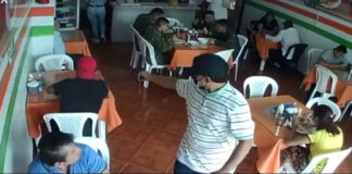 VIDEO: Ejecutan a hombre frente a militares. Ejecutan a hombre frente a militares